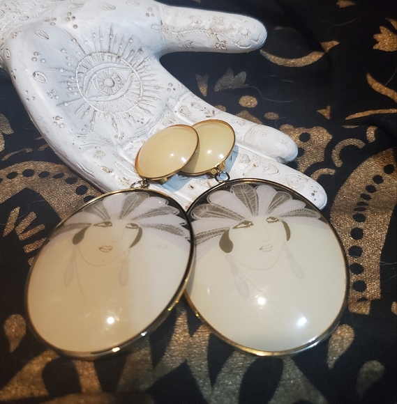 **VINTAGE FIND** clip-on earrings and brooch set in perfect condition - Picture 5 of 7